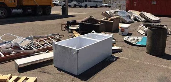 ADOT hace un llamado a los conductores para que amarren y cubran su carga